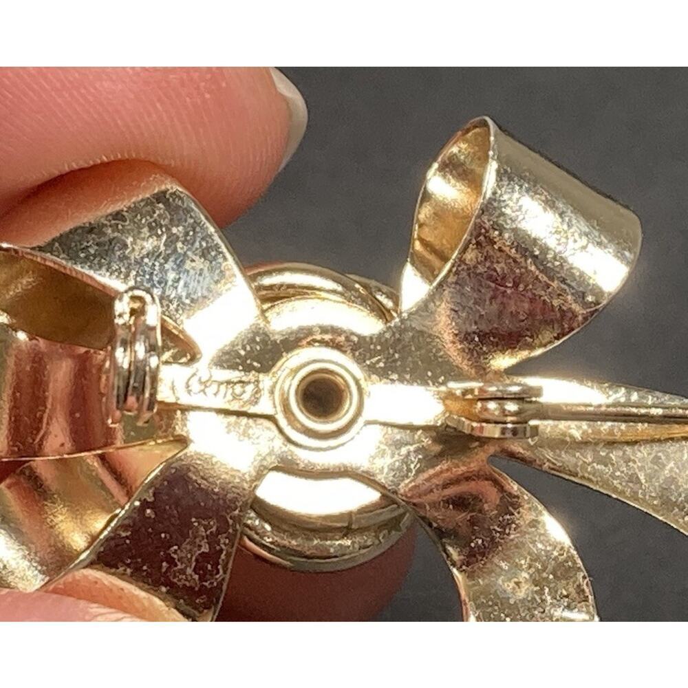 Vintage Coro Flower and Bow Brooch Gold Tone Clear Crystal Center Signed - Picture 5 of 10